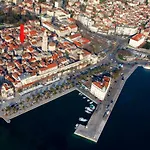 Πανσιόν Palace Luxury
