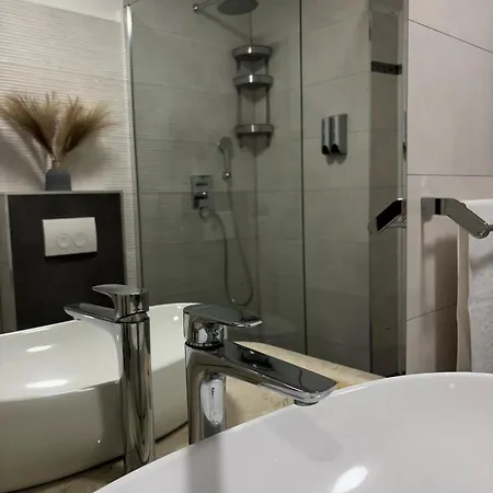 Palace Luxury بيت ضيافة 4*