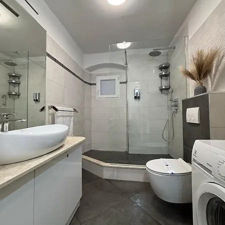 Guest house Palace Luxury 4*