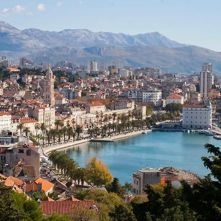 Palace Luxury 招待所